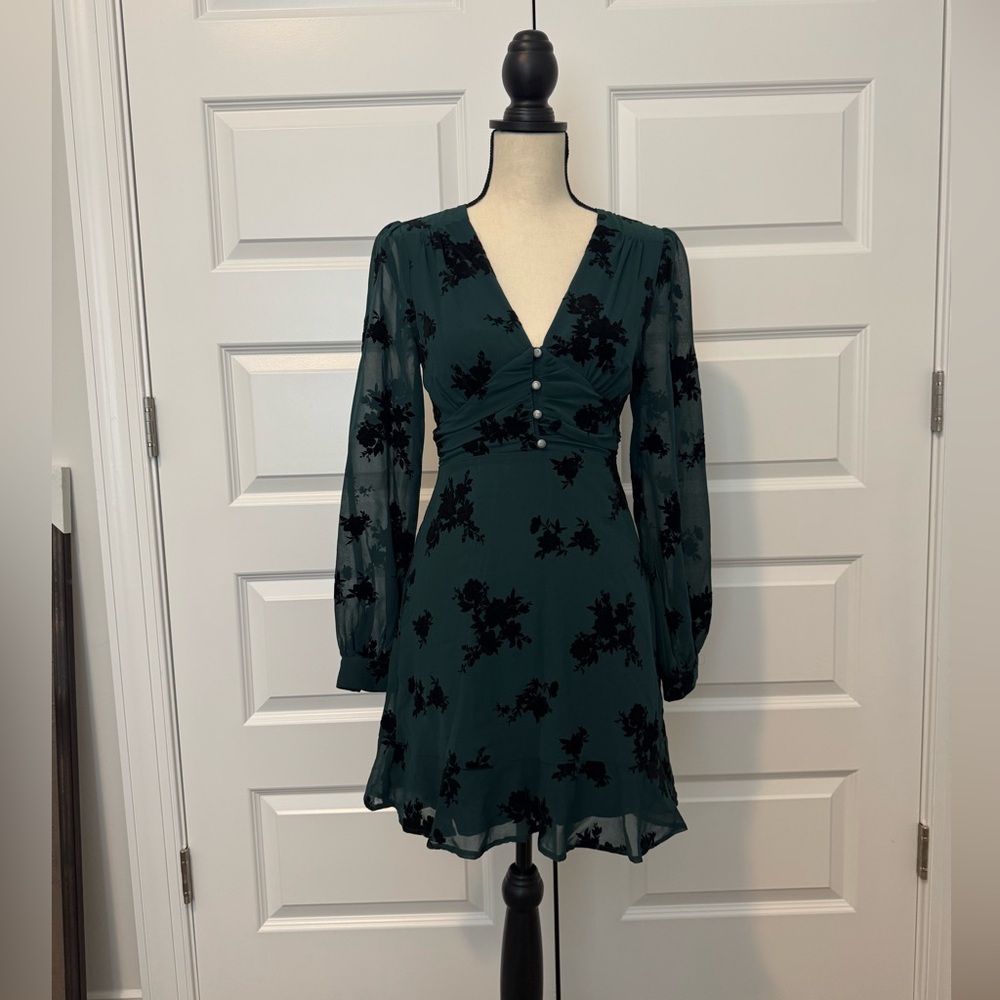Gianni Bini Emerald Green Long Sleeve V-Neck Floral Dress